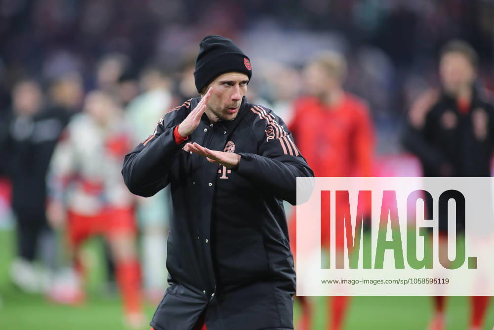 Football, Men, Bundesliga, Season 2024 2025, FC Bayern Munich SV Werder Bremen, Allianz Arena Kung Fu Arts with Leon Goretzka FC Bayern Munich after the match DFB, DFL regulations prohibit any use of photographs as image sequences and or quasi video