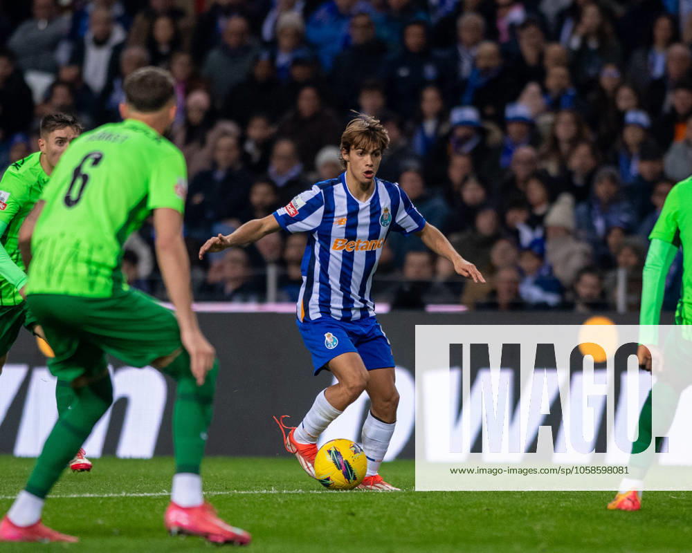 RODRIGO MORA from FC Porto seen on action during the Liga Portugal Betclic 2024 25 match between FC Porto and Sporting CP at Estadio do Dragao 7, February 2025 in Porto, Portugal. Final Score FC Porto 1 - 1 Sporting CP Porto Portugal - ZUMAl192 20250207_zsp_l192_036