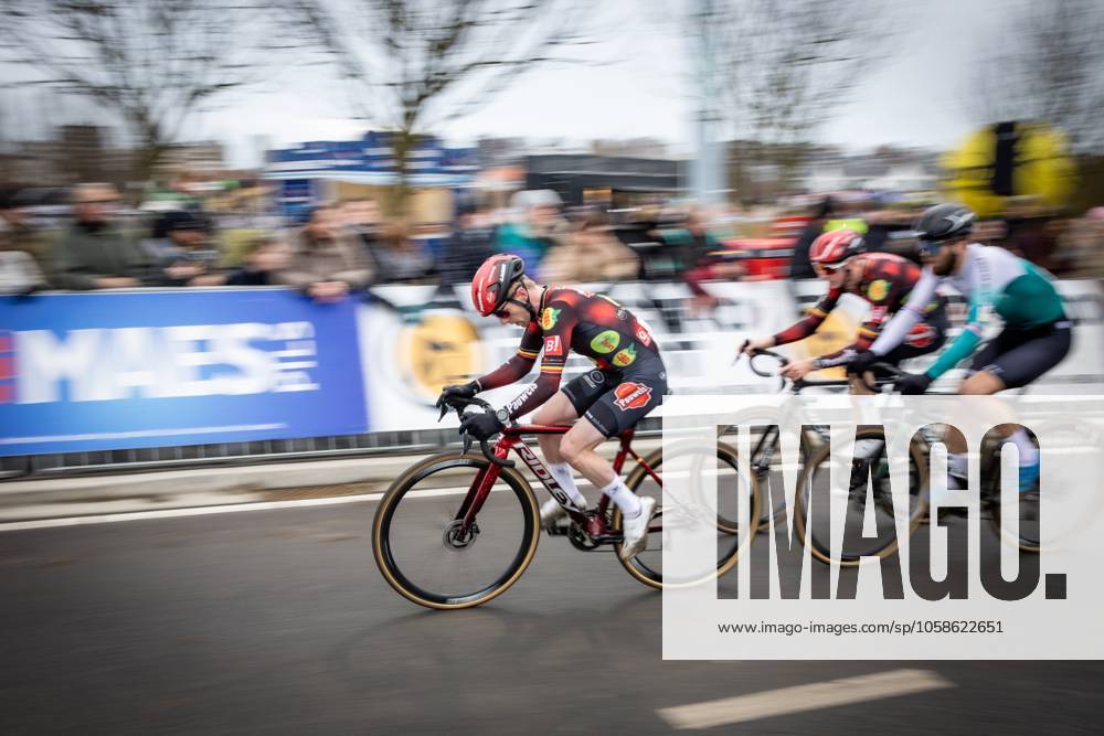 Belgian Eli Iserbyt, Belgian Michael Vanthourenhout and Dutch Joris Nieuwenhuis pictured in action during the men elite race of the Noordzeecross cyclocross cycling event in Middelkerke, the eighth and last race of the Superprestige competition on Saturday 08 February 2025. DAVIDxPINTENS x111996026x