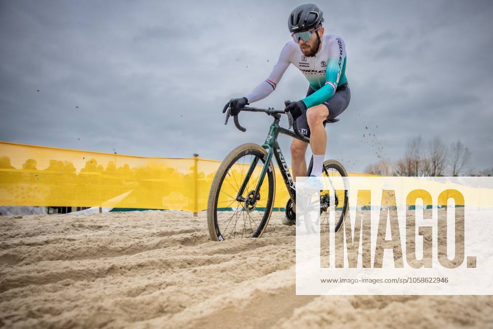 Dutch Joris Nieuwenhuis pictured in action during the men elite race of the Noordzeecross cyclocross cycling event in Middelkerke, the eighth and last race of the Superprestige competition on Saturday 08 February 2025. DAVIDxPINTENS x111996474x