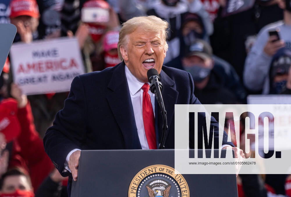Pro Star Aviation, Londonderry, New Hampshire USA: President Donald Trump campaigns at Pro Star Aviation in Londonderry, N.H. (147054875)