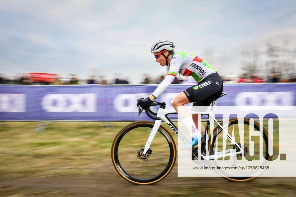 Belgian Sanne Cant pictured in action during the women elite race of the Noordzeecross cyclocross cycling event in Middelkerke, the eighth and last race of the Superprestige competition on Saturday 08 February 2025. DAVIDxPINTENS x111998860x