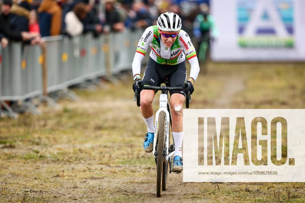 Belgian Sanne Cant pictured in action during the women elite race of the Noordzeecross cyclocross cycling event in Middelkerke, the eighth and last race of the Superprestige competition on Saturday 08 February 2025. DAVIDxPINTENS x111999018x