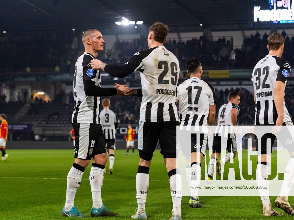 ALMELO, Stadium Asito, 08-02-2025 , season 2024 2025 , Dutch Eredivisie Football during the match Heracles - Go Ahead Eagles Heracles Almelo player Luka Kulenovic Heracles Almelo player Suf Podgoreanu celebrate Heracles - Go Ahead Eagles x27758675x