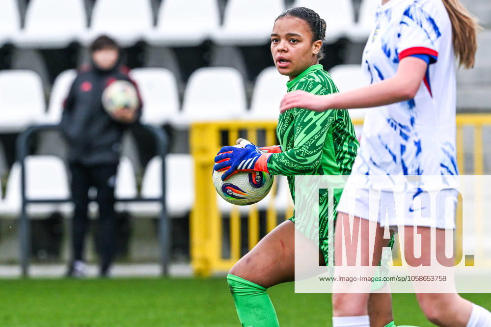 WU17 BELGIUM VS NORWAY Maria Kroken (1) of Norway pictured during a friendly WU17 female soccer game under 17 between Belgium and Norway , on Saturday 8 February 2025 in Tubeke , Belgium . PHOTO SPORTPIX Stijn Audooren Tubeke RBFA Proximus Basecamp Belgium