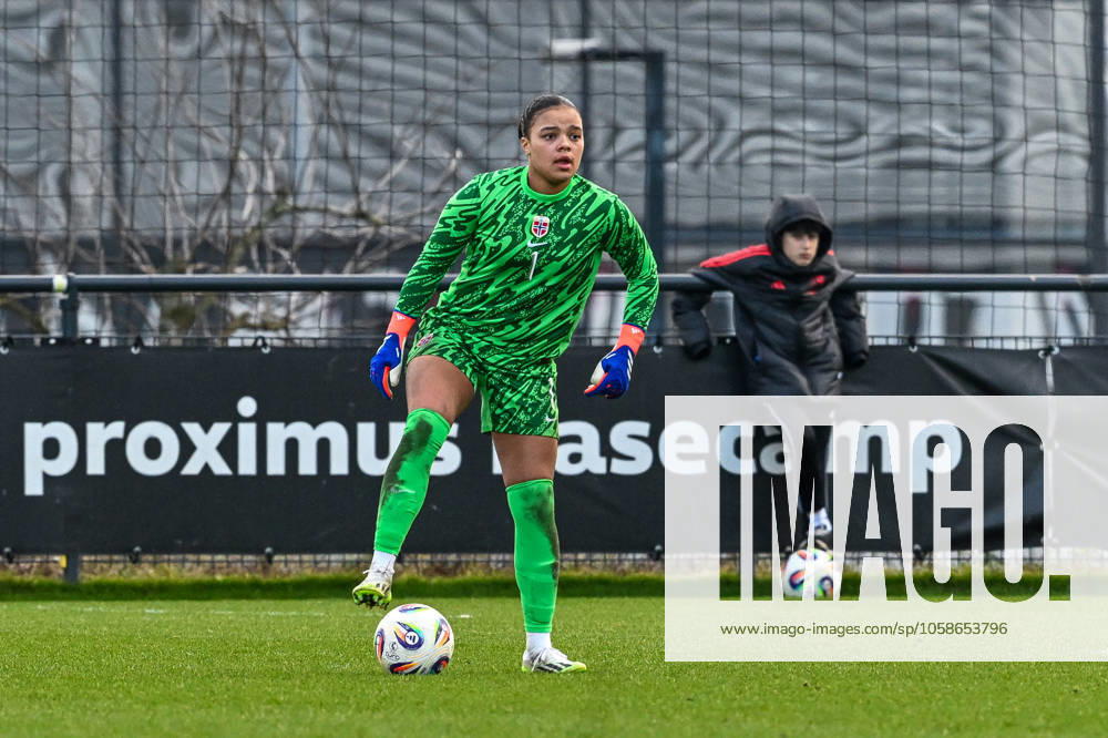 WU17 BELGIUM VS NORWAY Maria Kroken (1) of Norway pictured during a friendly WU17 female soccer game under 17 between Belgium and Norway , on Saturday 8 February 2025 in Tubeke , Belgium . PHOTO SPORTPIX Stijn Audooren Tubeke RBFA Proximus Basecamp Belgium