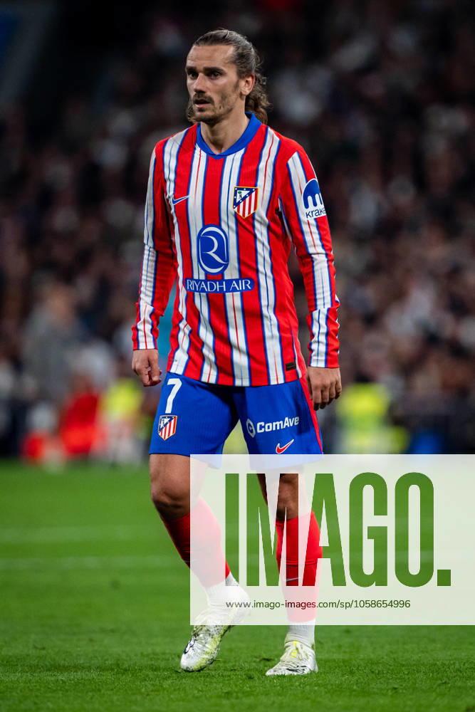 Real Madrid CF vs Atletico de Madrid - La Liga EA Sports 2024 25 Antoine Griezmann of Atletico de Madrid seen during the La Liga EA Sports 2024 25 football match between Real Madrid CF and Atletico de Madrid at Estadio Santiago Bernabeu on February 08, 2025 in Madrid, Spain. Madrid Estadio Santiago Bernabeu Madrid Spain