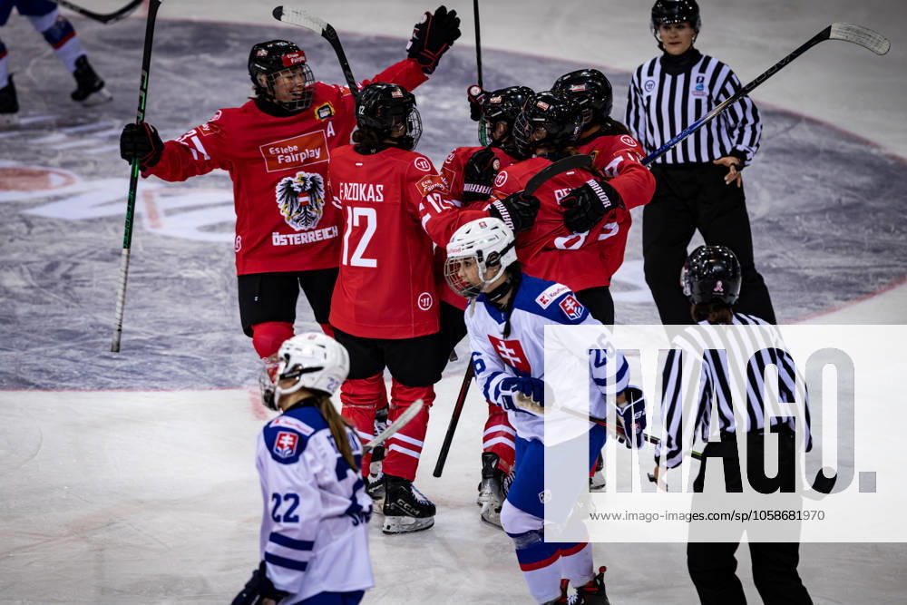 Olympic Qualification Tournament Austria vs. Slovakia 09 02 25 Team Austria celebrates after scoring the goal to make it 4 0 Olympic Qualification Tournament Austria vs. Slovakia Bremerhaven, Eisarena on 09 02 25