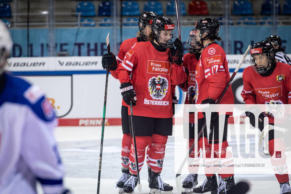 Olympic Qualification Tournament Austria vs. Slovakia 09 02 25 Team Austria celebrates after scoring 1 0 Olympic Qualification Tournament Austria vs. Slovakia Bremerhaven, Eisarena on 09 02 25