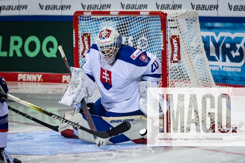 Olympic Qualification Tournament Austria vs. Slovakia 09 02 25 Defensive action Simona Hupkova No 20, Slovakia Olympic Qualification Tournament Austria vs. Slovakia Bremerhaven, Eisarena on 09 02 25