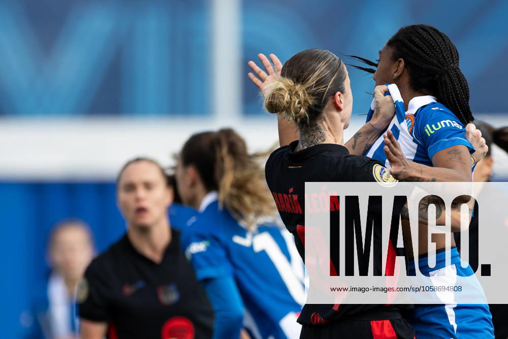 Barcelona, Spain, February 9th 2025: Maria Leon Mapi of FC Barcelona, Barca and Daniela Caracas Gonzalez of RCD Espanyol battle for the ball during the Liga F football match between RCD Espanyol and FC Barcelona at the Ciutat Esportiva Dani Jarque in Barcelona, Spain (Judit Cartiel SPP)