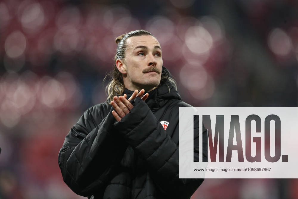 Soccer 1 Bundesliga, RB Leipzig FC St Pauli, v l Jackson Irvine St Pauli, 7 Thanks the fans disappointed, disappointed, looks disappointed, disappointed Leipzig