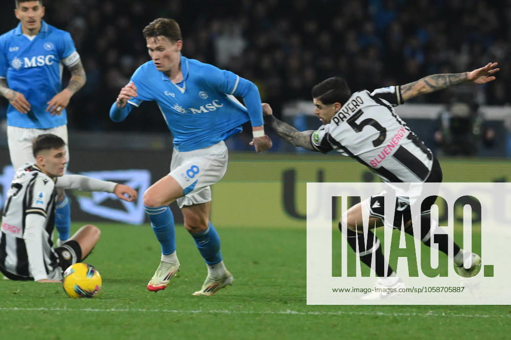 Scott McTominay of SSC Napoli competes for the ball with Martin Payero of Udinese Calcio during the Serie A Enilive between SSC Napoli vs Udinese Calcio at Diego Armando Maradona Stadium