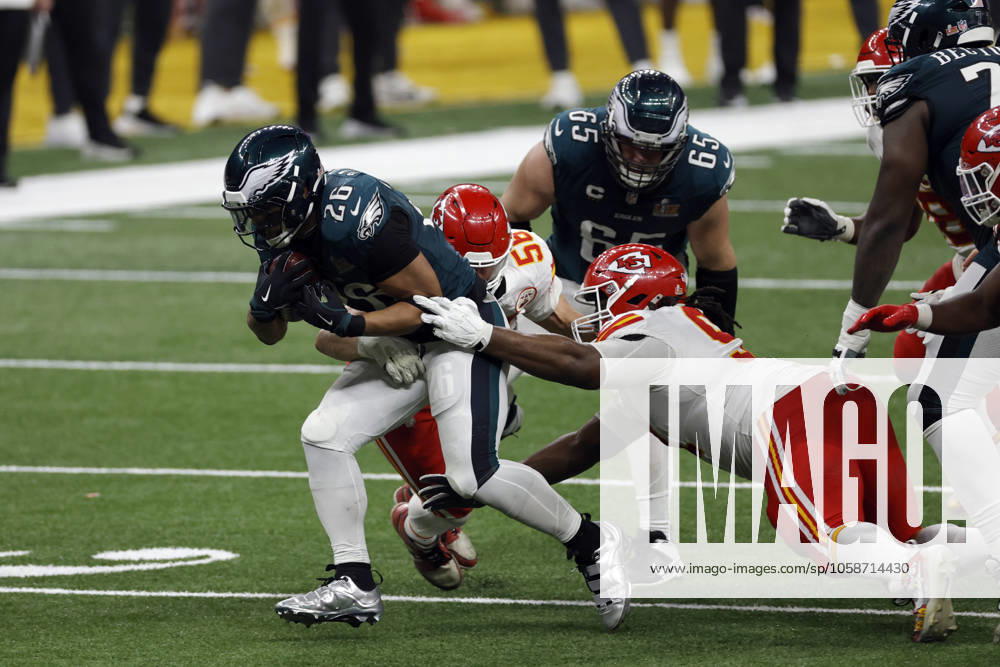 NEW ORLEANS, LA - FEBRUARY 09: RB Saquon Barkley 26 of the Philadelphia Eagles runs the ball in the fourth quarter during Super Bowl LIX between the Philadelphia Eagles and the Kansas City Chiefs on February 09, 2025, at the Caesars Superdome in New Orleans, LA. (Photo by Bob Kupbens Icon Sportswire) NFL, American Football Herren, USA FEB 09 Super Bowl LIX - Eagles vs Chiefs Icon2502090183