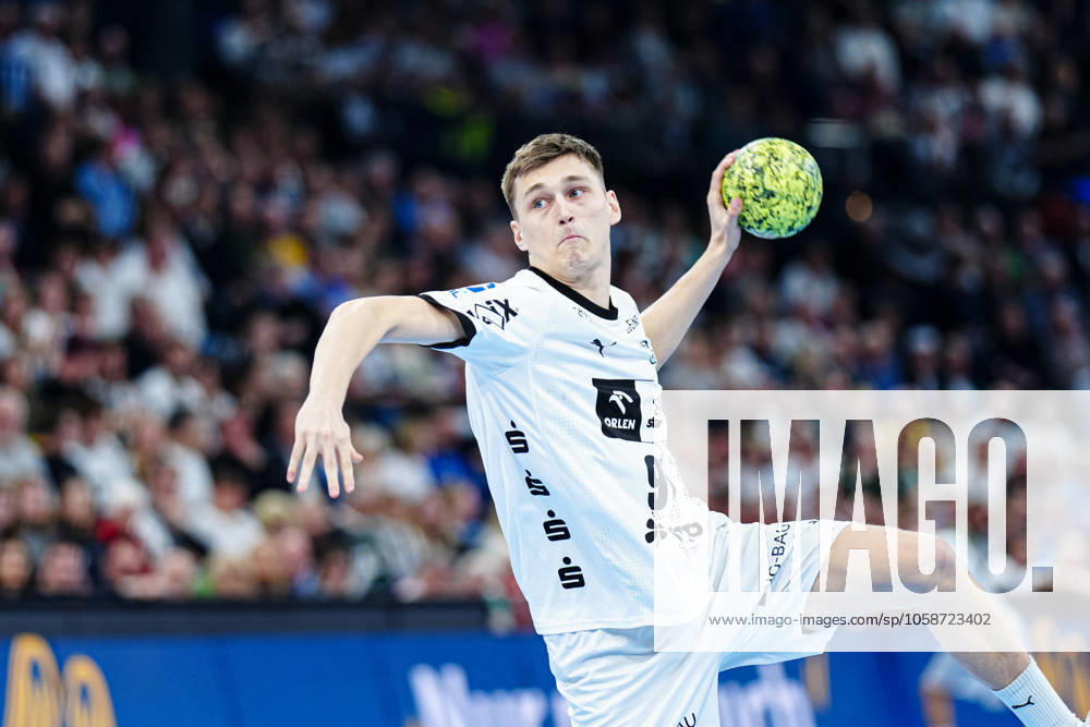 7 meter throw goal Bence Imre THW Kiel, 91 GER, THW Kiel vs SC Magdeburg, Handball, Bundesliga, Matchday, 18, Season 2024 2025, 08 02 2025 GER, THW Kiel vs SC Magdeburg, Handball, Bundesliga, Matchday, 18, Season 2024 2025, 08 02 2025 Kiel