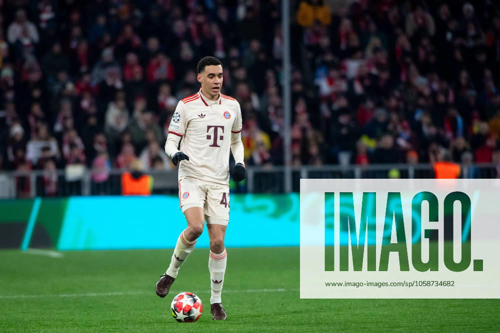 Jamal Musiala FC Bayern Muenchen, 42 on the ball, GER, FC Bayern Muenchen vs SK Slovan Bratislava, Football, UEFA Champions League, Matchday 8, Season 2024 2025, 29 01 2025 GER, FC Bayern Muenchen vs SK Slovan Bratislava, Football, UEFA Champions League, Matchday 8, Season 2024 2025, 29 01 2025 Muenchen