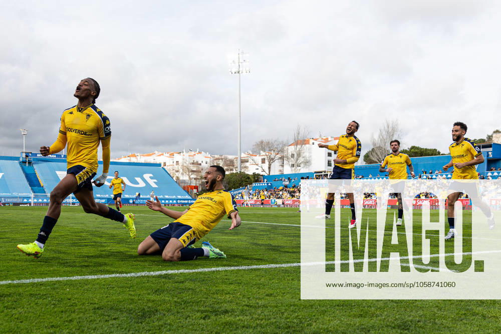 Yanis Begraoui of GD Estoril Praia celebrates with teammates after scoring a goal during the Liga Portugal Betclic match between Estoril Praia Futebol SAD and Boavista FC at Estadio Antonio Coimbra da Mota. Final score: Estoril Praia Futebol SAD 2 - 1 Boavista FC Cascais Portugal - ZUMAs197 20230130_aaa_s197_061