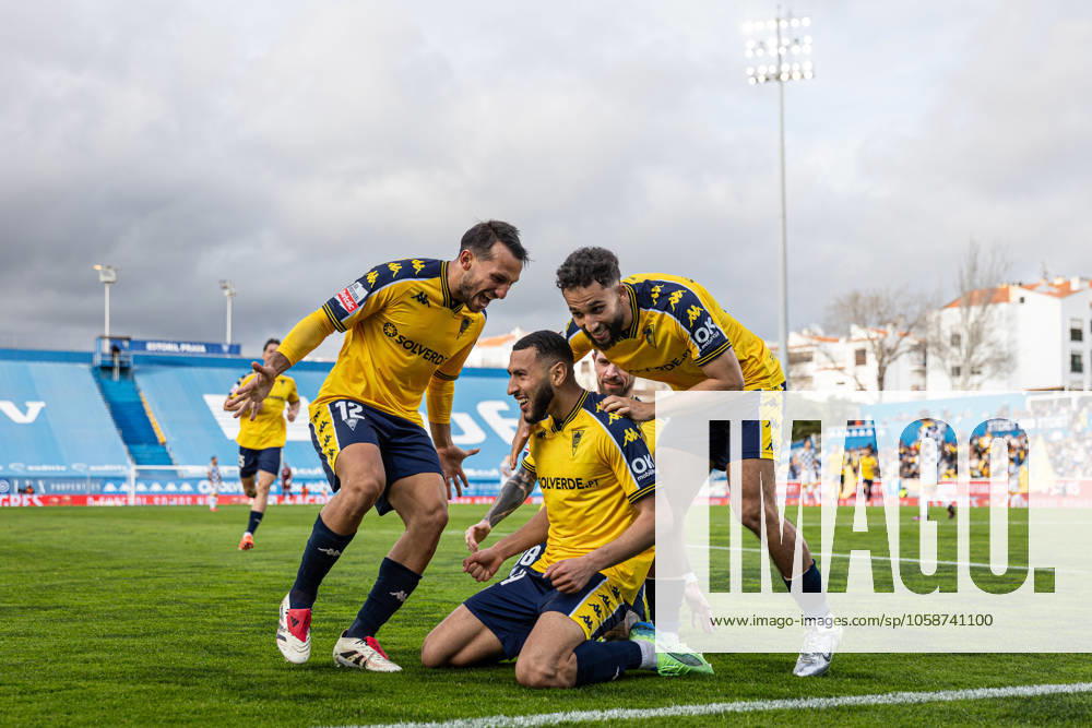 Liga Portugal Betclic match, Estoril Praia Vs Boavista FC in Cascais, Portugal - 9 Feb 2025 Yanis Begraoui of GD Estoril Praia celebrates with teammates; João Carvalho and Rafik Guitane after scoring a goal during the Liga Portugal Betclic match between Estoril Praia Futebol SAD and Boavista FC at Estadio Antonio Coimbra da Mota. Final score: Estoril Praia Futebol SAD 2 - 1 Boavista FC Cascais Portugal
