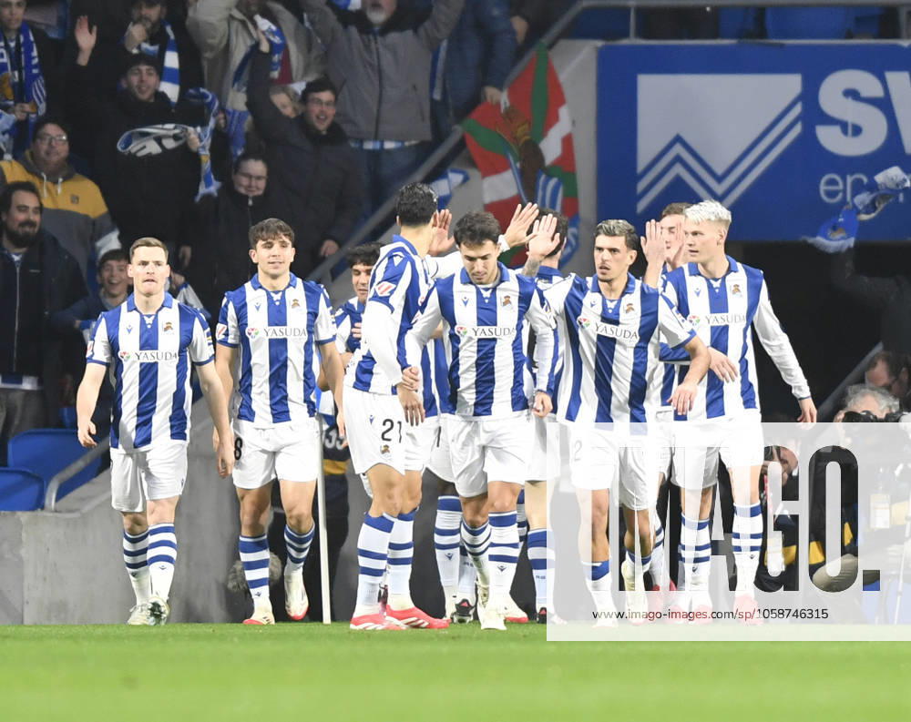 Partido de LaLiga EA Sports entre la Real Sociedad y el Espanyol. LaLiga EA Sports match between Real Sociedad and Espanyol. JOSUNExMTZ.ALBENIZ -ecommerce-Fotos eCommerce-2-161220916