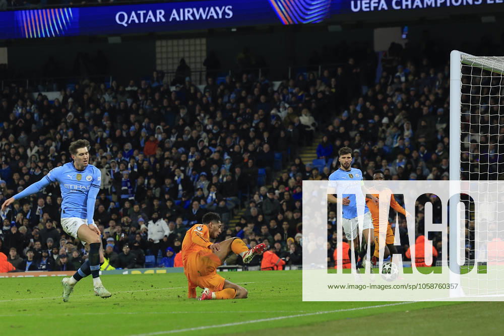 Manchester City v Real Madrid Champions League 11 02 2025. Jude Bellingham (5) of Real Madrid scores to make it 2-3 during the Champions League match between Manchester City and Real Madrid at the Etihad Stadium, Manchester, England on 11 February 2025. Manchester Etihad Stadium Manchester England Editorial use only ,