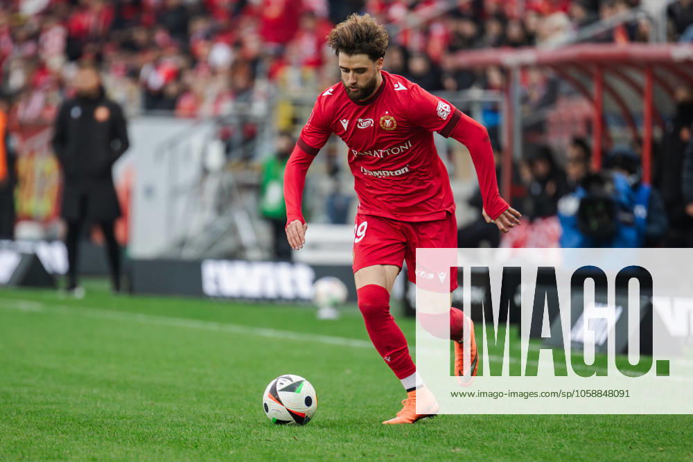Polish PKO BP Ekstraklasa League, Widzew Lodz Vs Cracovia in Lodz, Poland - 09 February 2025 Said Hamulic of Widzew seen during the Polish PKO BP Ekstraklasa League match between Widzew Lodz and Cracovia at Widzew Lodz Municipal Stadium.