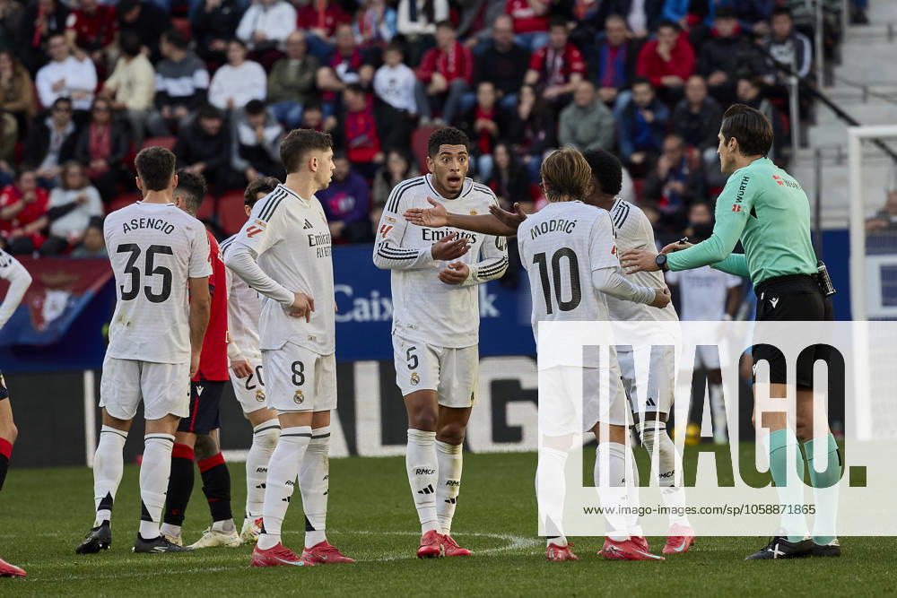 Jude Bellingham of Real Madrid CF after receiving a red card and being sent off during La Liga football match between Osasuna v Real Madrid CF v at El Sadar Stadium in Pamplona, Spain, february 14, 2025 Pamplona Spain - ZUMAa206 20250215_zsp_a206_058