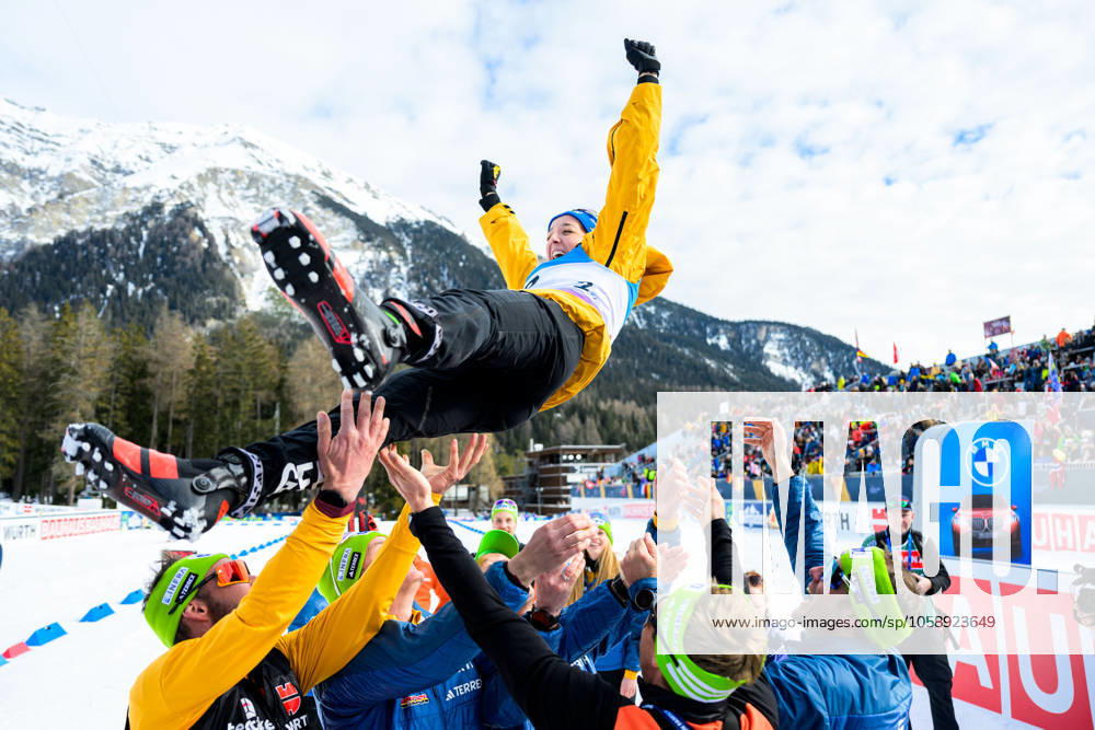Franziska Preuss of Germany celebrates with Team Germany after women s 10 km pursuit during the IBU Biathlon World Championships on February 16, 2025 in Lenzerheide Photo Petter Arvidson BILDBYRAN kod PA PA0976 bbeng biathlon biathlon biathlon biathlon world championships ibu world championships biathlon world championships women pursuit jaktstart jubel
