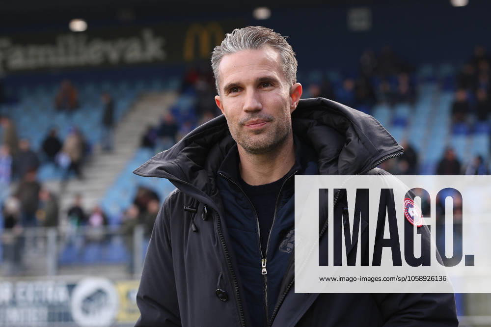 2025-02-16 PEC Zwolle v SC Heerenveen - Dutch Eredivisie ZWOLLE, NETHERLANDS - FEBRUARY 16: Head Coach Robin van Persie of SC Heerenveen during the Dutch Eredivisie match between PEC Zwolle and SC Heerenveen at MAC3Park on February 16, 2025 in Zwolle, Netherlands. Zwolle MAC3Park Netherlands Content not available for redistribution in The Netherlands directly or indirectly through any third parties.
