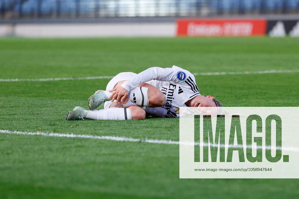 Eva Navarro of Real Madrid hurts during the Spanish Women League, Liga F, football match played between Real Madrid and FC Levante Badalona at Alfredo Di Stefano stadium on February 16, 2025, in Valdebebas, Madrid, Spain. Valdebebas SPAIN - ZUMAa181 20250216_zaa_a181_136