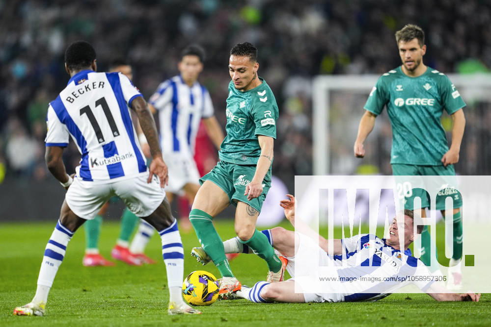 Antony Matheus dos Santos of Real Betis and Sergio Gomez of Real Sociedad in action during the Spanish league, LaLiga EA Sports, football match played between Real Betis and Real Sociedad at Benito Villamarin stadium on February 16, 2025, in Sevilla, Spain. Sevilla SPAIN - ZUMAa181 20250216_zaa_a181_288