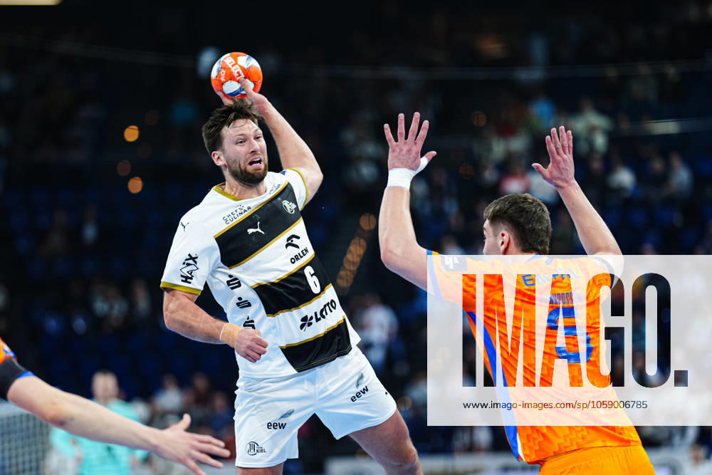 Throw Goal Harald Reinkind THW Kiel, 06 GER, THW Kiel vs FC Porto, Handball, EHF European League, Main Round, Matchday 2, Season 2024 2025, 18 02 2025 GER, THW Kiel vs FC Porto, Handball, EHF European League, Main Round, Matchday 2, Season 2024 2025, 18 02 2025 Kiel