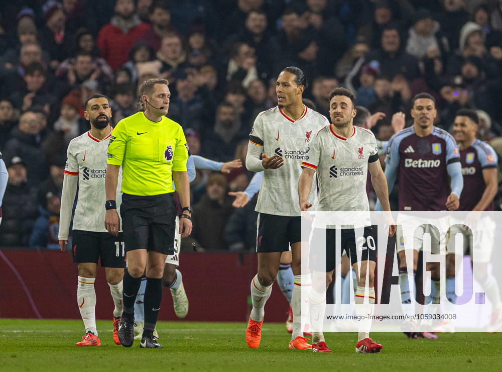 Football - FA Premier League - Aston Villa FC v Liverpool FC BIRMINGHAM, ENGLAND - Wednesday, February 19, 2025: Liverpool s captain Virgil van Dijk and Diogo Jota complain to referee Craig Pawson after Aston Villa s second goal during the FA Premier League match between Aston Villa FC and Liverpool FC at Villa Park. (Photo by David Rawcliffe Propaganda) BIRMINGHAM Villa Park WEST MIDLANDS ENGLAND