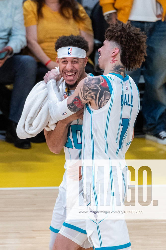 NBA, Basketball Herren, USA basketball game Hornets VS Lakers Charlotte Hornets LaMelo Ball 1 celebrates with Seth Curry 30 after defeating the Los Angeles Lakers during an NBA basketball game at Crypto.com Arena. Final Score : Hornets 100: 97 Lakers Los Angeles United States