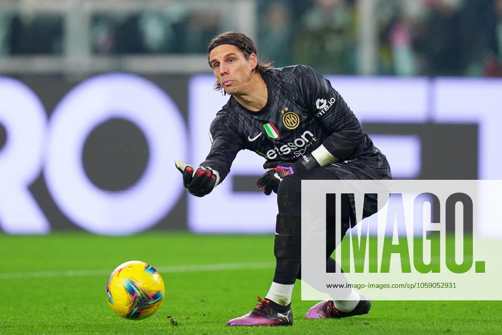 Inter Milan s goalkeeper Yann Sommer during the Serie A soccer match between Juventus and Inter at Allianz Stadium in Turin , North Italy - Sunday , February 16, 2025 . - Soccer .
