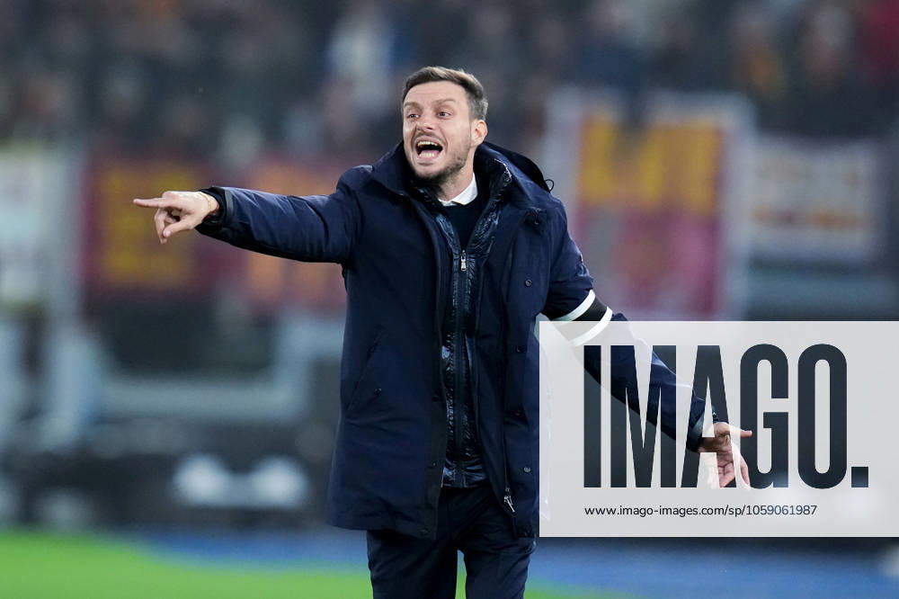 AS Roma v FC Porto - UEFA Europa League 2024 25 Knockout Play-off Second Leg Martin Anselmi head coach of FC Porto gestures during the UEFA Europa League 2024 25 Knockout Play-off Second Leg match between AS Roma and FC Porto at Stadio Olimpico on February 20, 2025 in Rome, Italy. Rome Stadio Olimpico Rome Italy