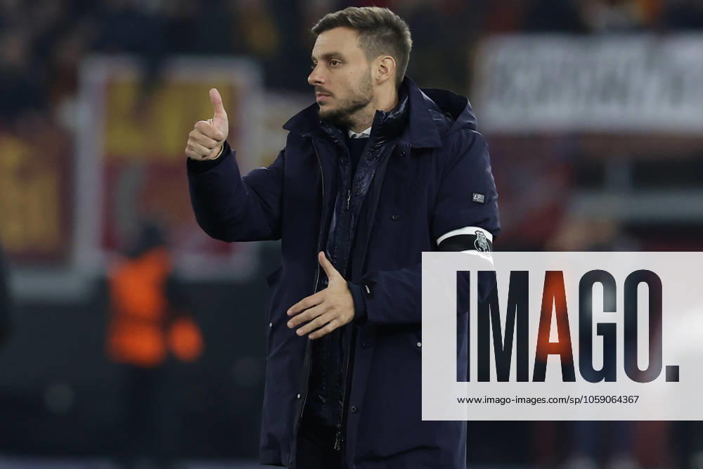 Portoâ??s ARG coach Martin Anselmi gesticulate during UEFA Europa League Knockout Phase Playoff - Second Leg between AS Roma vs Porto at Olimpico stadium on February 20, 2025 in Rome, Italy.