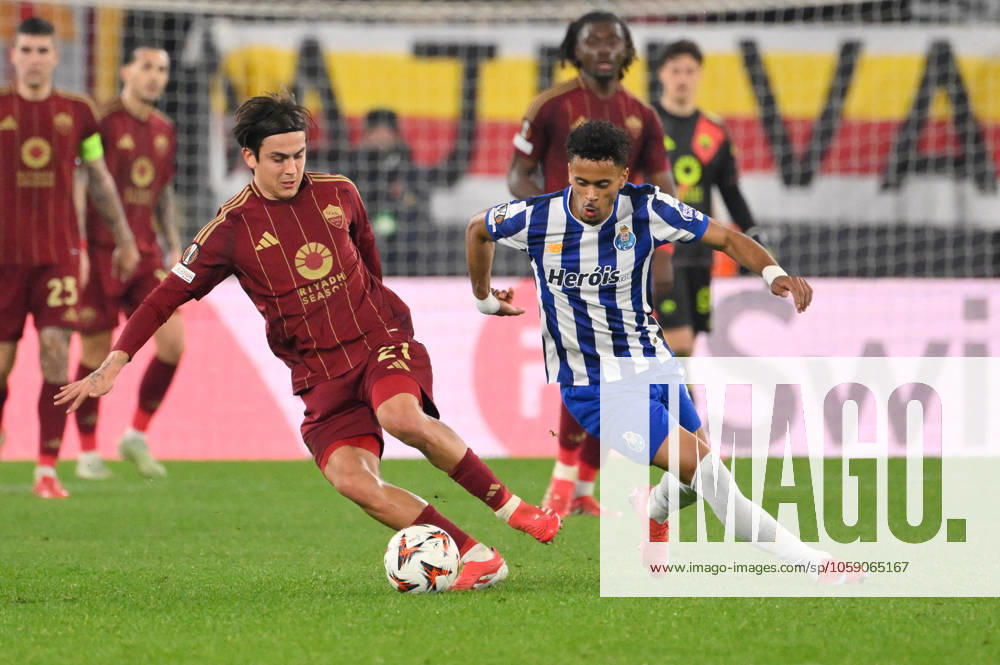 CALCIO - UEFA Europa League - AS Roma vs FC Porto Romaâ??s Paulo Dybala and Portoâ??s Goncalo Borges during the UEFA Europa League 2024-2025 football match between AS Roma vs FC Porto at the Olympic Stadium in Rome on February 20, 2025. Rome Italy