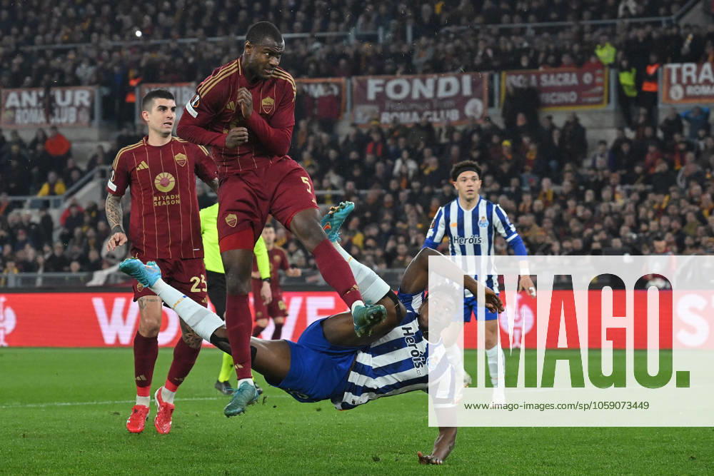 CALCIO - UEFA Europa League - AS Roma vs FC Porto Samu Omorodion of FC Porto scores his goal during the Europa League Knockout phase play-offs 2nd leg match between AS Roma v FC Porto at Olympic stadium, Mattia Vian during AS Roma vs FC Porto, Football Europa League match in Rome, Italy, February 20 2025 Rome Italy