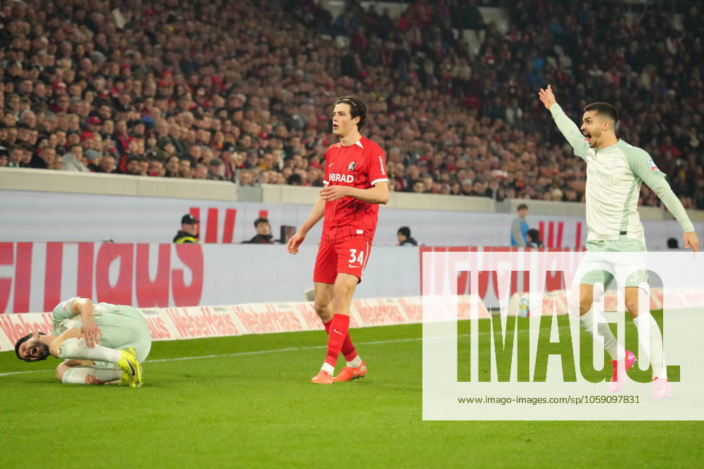 1 Bundesliga SC Freiburg vs SV Werder Bremen Merlin Röhl SC Freiburg 34 in a duel for the ball with André Silva SV Werder Bremen 9 and Anthony Jung SV Werder Bremen 3 Anthony Jung SV Werder Bremen 3 went down 1 Bundesliga SC Freiburg vs SV Werder Bremen, Europa Park Stadion, Friday 21 02 2025 DFB DFL REGULATIONS PROHIBIT ANY USE OF PHOTOGRAPHS AS IMAGE SEQUENCES AND OR QUASI VIDEO