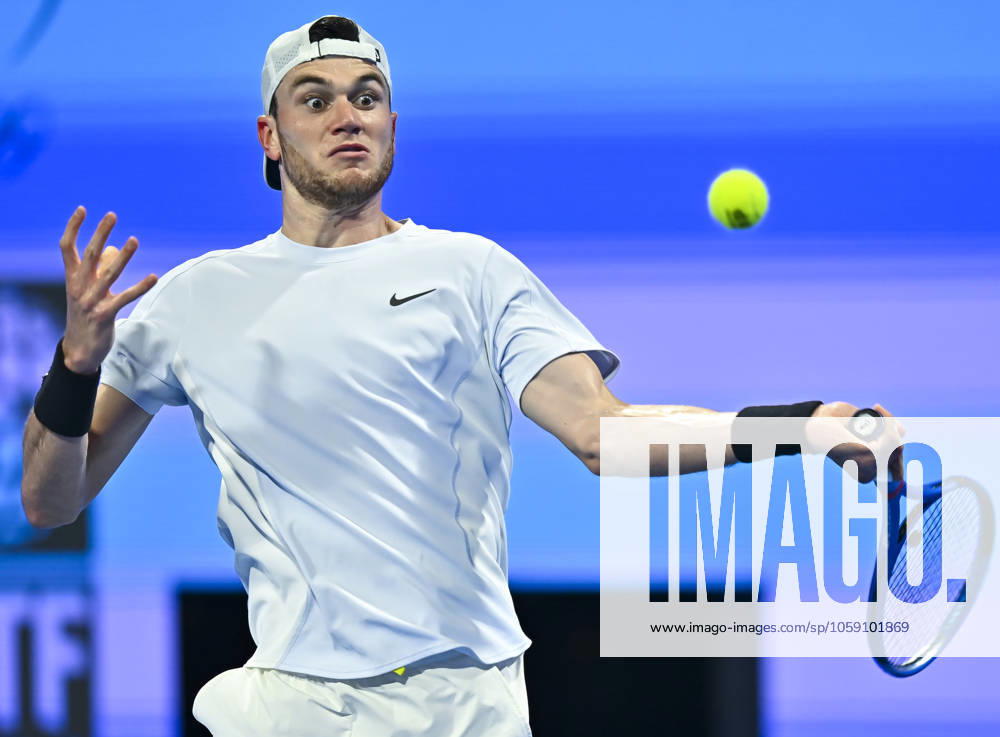 ATP, Tennis Herren QATAR EXXONMOBIL OPEN SEMIFINAL Jack Draper of Great Britain competes in his Semifinal match against Jiri Lehecka of Czech Republic during the ATP Qatar ExxonMobil Open 2025 tennis tournament at the Khalifa International Tennis Complex in Doha, Qatar, on February 21, 2025 DOHA Qatar