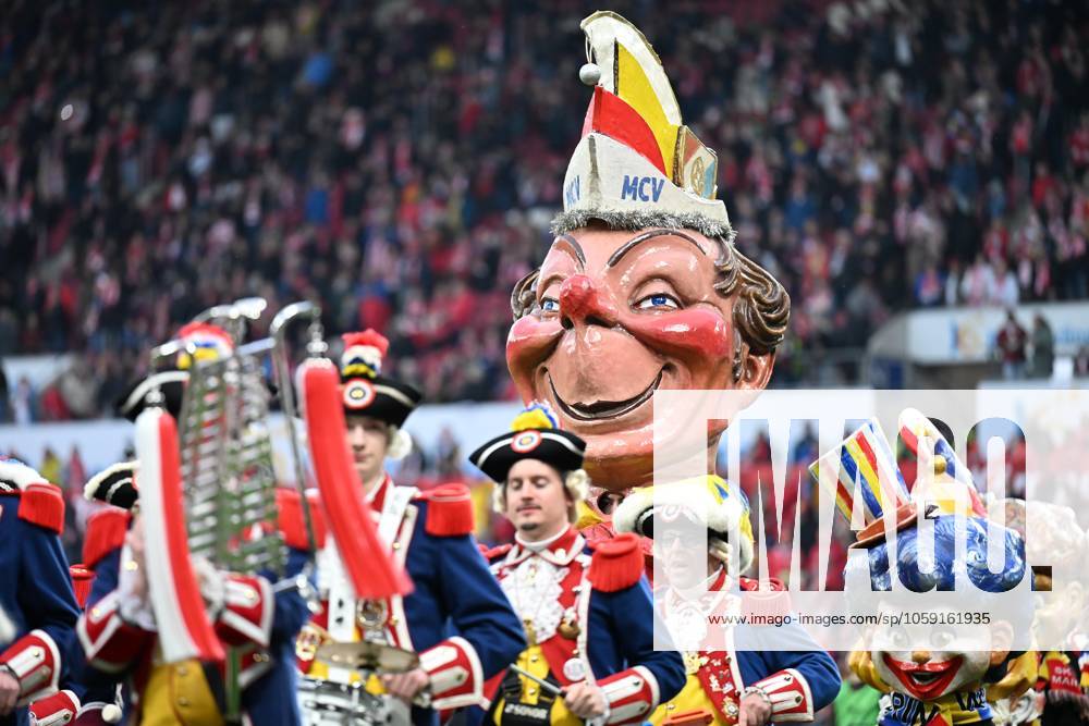Soccer 1 Bundesliga 23 Matchday 1 FSV Mainz 05 FC St Pauli on 22 02 2025 at the Mewa Arena in Mainz Carnival figures of the Mainz Carnival Club DFL regulations prohibit any use of photographs as image sequences and or quasi video