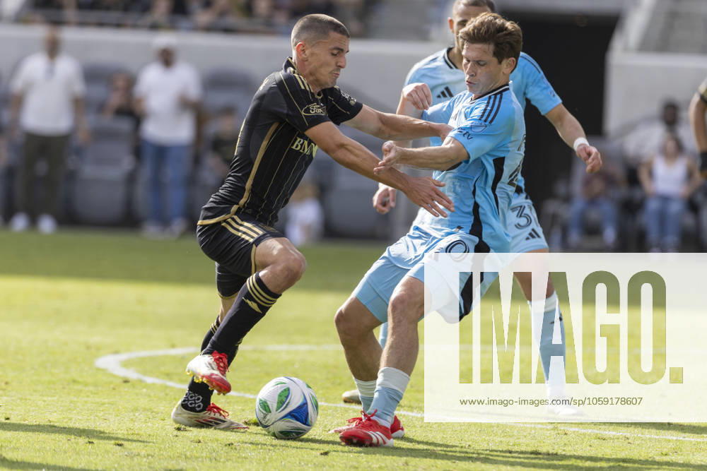 Los Angeles FC s Sergi Palencia 14 and Minnesota United s Wil Trapp 20 vie for the ball during an MLS, Fussball Herren, USA soccer match at BMO Stadium. Final score; Los Angeles FC 1:0 Minnesota United FC Los Angeles United States - ZUMAs197 20250222_aaa_s197_319