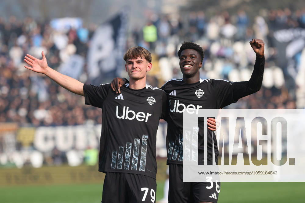 Como 1907 s Diao Diaoune Assane Como 1907 s Nico Paz celebrates during the Serie A Enilive 2024 2025 soccer match between Como and Napoli at the Giuseppe Sinigaglia stadium in Como, north Italy - Sunday February 23 2025 - Soccer.
