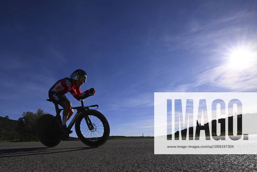 2025 Volta Algarve cycling race - Stage 5 MALHAO, PORTUGAL - FEBRUARY 23 : Livyns Arjen (BEL) of Lotto Cycling Team during stage 5, an individual time trial, of the 51th edition of the Volta Algarve cycling race, with start in Salir and finish in Malhao on February 23, 2025 in Malhao, Portugal, 23 02 2025 ( Motordriver Kenny Verfaillie - Malhao Portugal