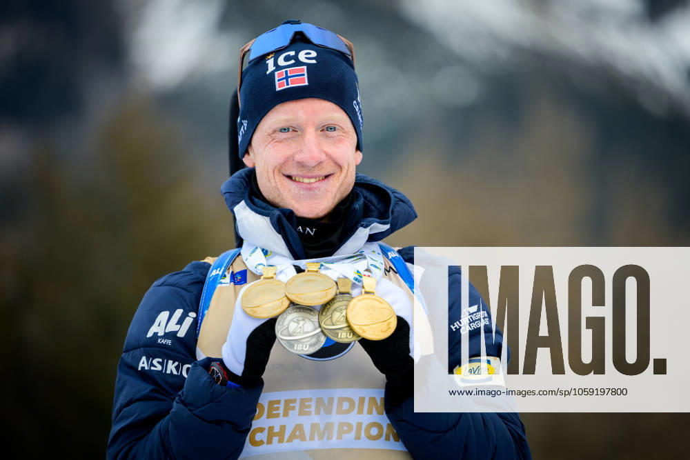 Johannes Thingnes Bo of Norway celebrates with his medals after men s 15 km mass start during the IBU Biathlon World Championships on February 23, 2025 in Lenzerheide Photo Petter Arvidson BILDBYRAN kod PA PA0990 bbeng biathlon biathlon biathlon biathlon world championships ibu world championships biathlon world championships masstart mass start jubel norge norway