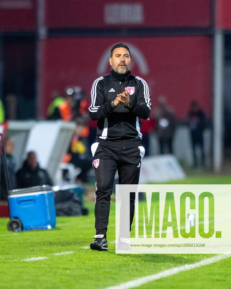 RUI FERREIRA head coach of AVS reacts during the Liga Portugal Betclic 2024 25 match between AVS and Sporting CP at EstoÂ¡dio do Clube Desportivo das Aves on February 23, 2025 in Vila das Aves, Portugal.Final score: AVS 2 - 2 Sporting CP Vila Das Aves Portugal - ZUMAl192 20250223_zsp_l192_026