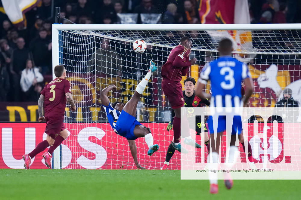 AS Roma v FC Porto - UEFA Europa League 2024 25 Knockout Play-off Second Leg Samu Omorodion of FC Porto scores first goal during the UEFA Europa League 2024 25 Knockout Play-off Second Leg match between AS Roma and FC Porto at Stadio Olimpico on February 20, 2025 in Rome, Italy. Rome Stadio Olimpico Rome Italy