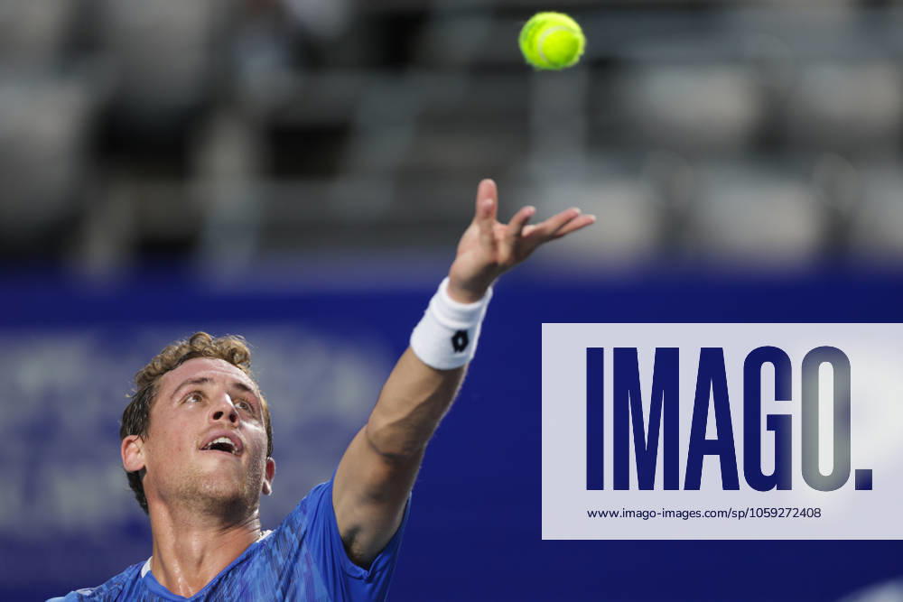 (250226) -- ACAPULCO, Feb. 26, 2025 -- Roberto Carballes Baena of Spain serves during the men s singles round of 32 match against Holger Rune of Denmark at the 2025 ATP, Tennis Herren Mexican Open tennis tournament in Acapulco, Mexico, Feb. 25, 2025. (Photo by Xinhua) (SP)MEXICO-ACAPULCO-TENNIS-ATP-MEXICAN OPEN-MEN S SINGLES FranciscoxCanedo