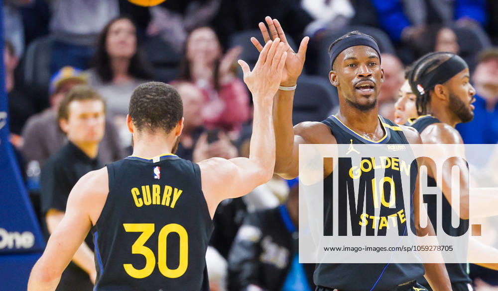 (250226) -- SAN FRANCISCO, Feb. 26, 2025 -- Jimmy Butler (front R) of Golden State Warriors celebrates with his teammate Stephen Curry during the 2024-2025 NBA, Basketball Herren, USA regular season game between Golden State Warriors and Charlotte Hornets in San Francisco, the United States, Feb. 25, 2025. (Photo by Xinhua) (SP)U.S.-SAN FRANCISCO-BASKETBALL-NBA-WARRIORS VS HORNETS ArthurxDong
