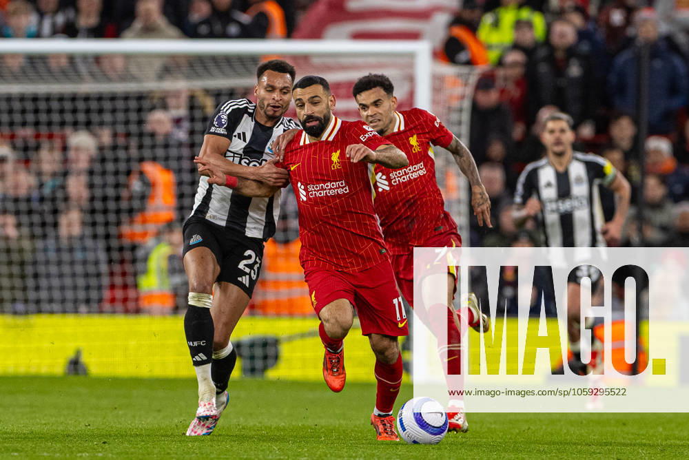 Football - FA Premier League - Liverpool FC v Newcastle United FC LIVERPOOL, ENGLAND - Wednesday, February 26, 2025: Liverpool s Mohamed Salah (R) is held back by Newcastle United s Jacob Murphy during the FA Premier League match between Liverpool FC and Newcastle United FC at Anfield. (Photo by David Rawcliffe Propaganda) LIVERPOOL Anfield MERSEYSIDE ENGLAND